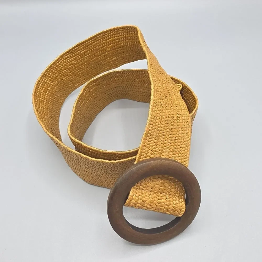 Chic Woven Straw Belt with Tortoiseshell Buckle